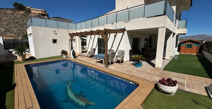 Detached House / Villa -  - Cox - Cox