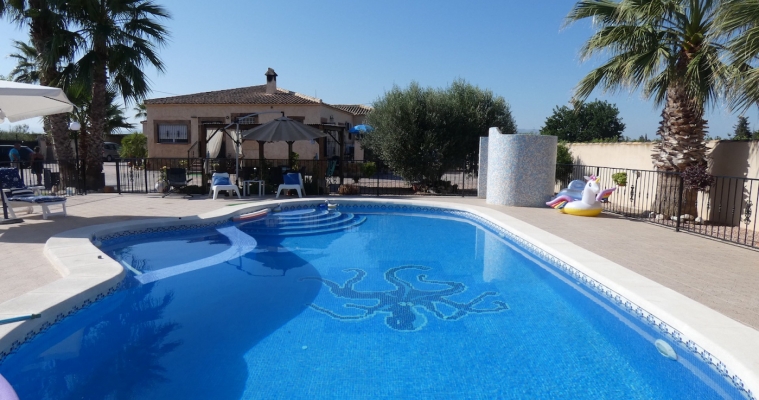  - Country Property - Rafal